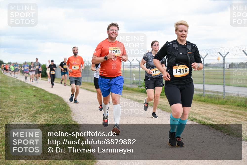 14.09.2025 - Airport Race Dr. Thomas Lammeyer http://msf.ph/oto/8879882 14.09.2025 12:29:39 Laufen 441, 744, 1379, 1416 meine-sportfotos.de