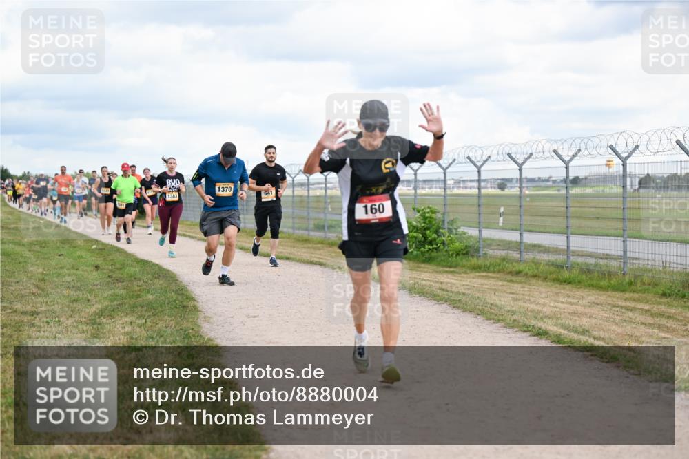 14.09.2025 - Airport Race Dr. Thomas Lammeyer http://msf.ph/oto/8880004 14.09.2025 12:29:55 Laufen 1370, 641, 1351, 1383, 160 meine-sportfotos.de