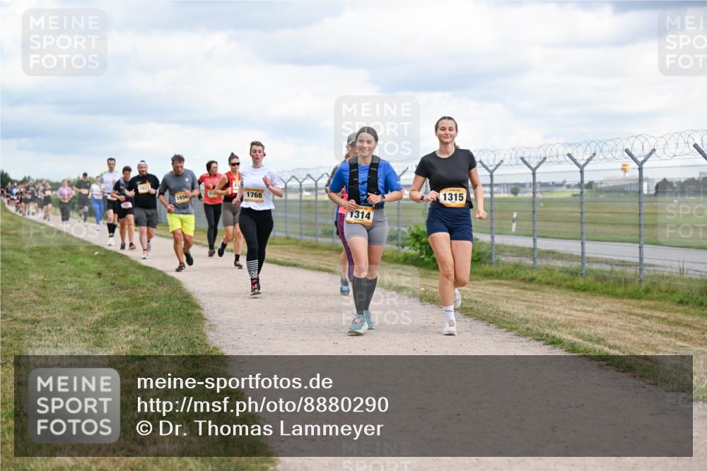 14.09.2025 - Airport Race Dr. Thomas Lammeyer http://msf.ph/oto/8880290 14.09.2025 12:30:31 Laufen 1856, 215, 1768, 1314, 1315 meine-sportfotos.de