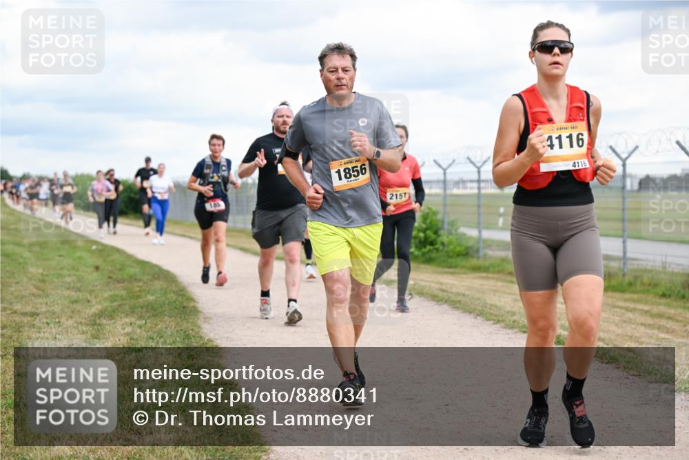 14.09.2025 - Airport Race Dr. Thomas Lammeyer http://msf.ph/oto/8880341 14.09.2025 12:30:36 Laufen 1856, 2151, 4116, 4116 meine-sportfotos.de