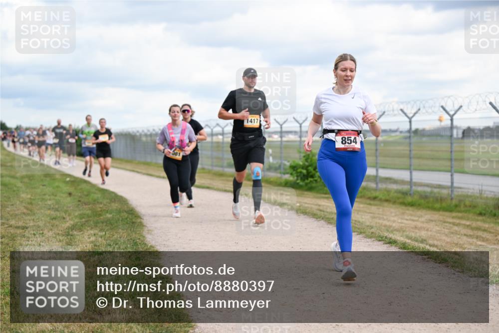 14.09.2025 - Airport Race Dr. Thomas Lammeyer http://msf.ph/oto/8880397 14.09.2025 12:30:43 Laufen 381, 1417, 854 meine-sportfotos.de
