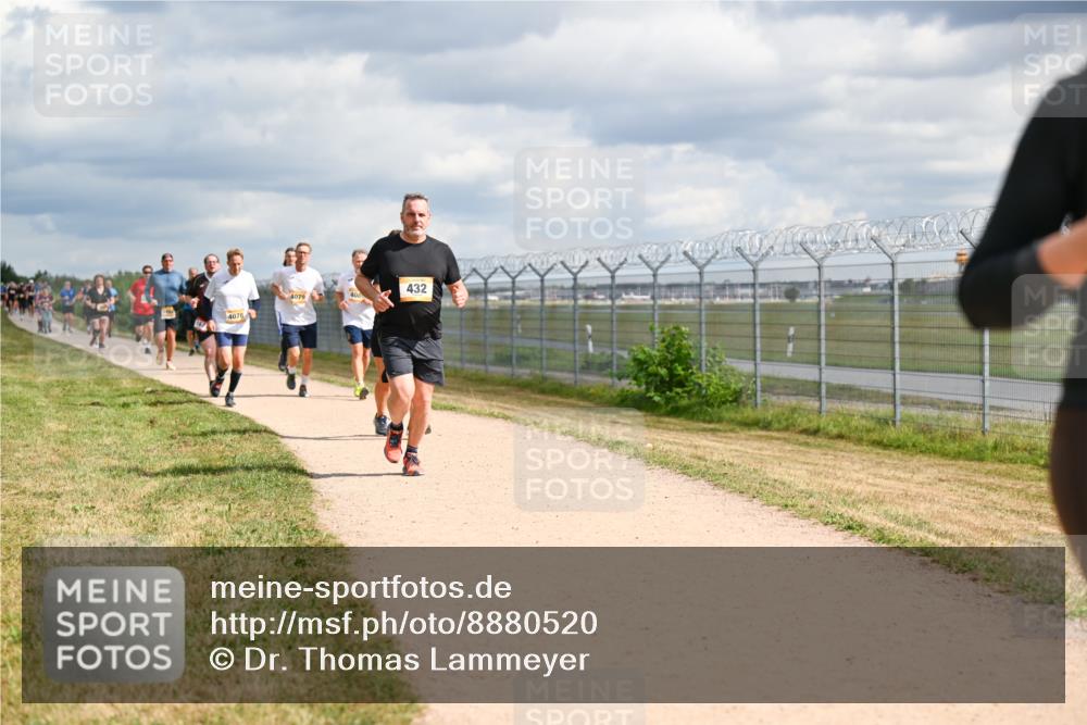 14.09.2025 - Airport Race Dr. Thomas Lammeyer http://msf.ph/oto/8880520 14.09.2025 12:30:57 Laufen 4078, 4079, 432 meine-sportfotos.de