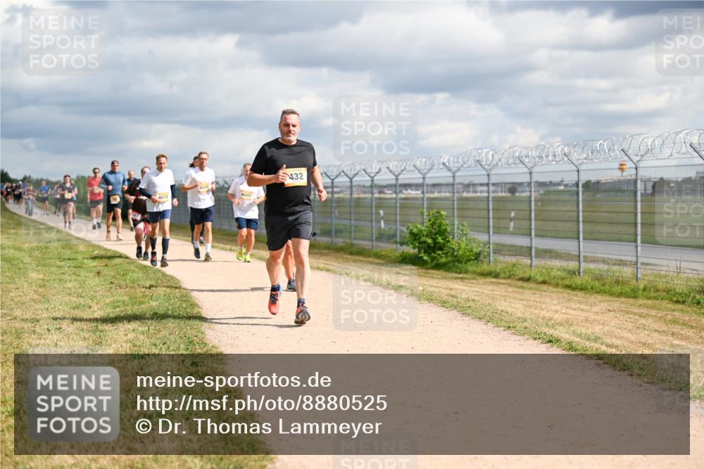 14.09.2025 - Airport Race Dr. Thomas Lammeyer http://msf.ph/oto/8880525 14.09.2025 12:30:58 Laufen 4078, 4079, 4080, 432 meine-sportfotos.de