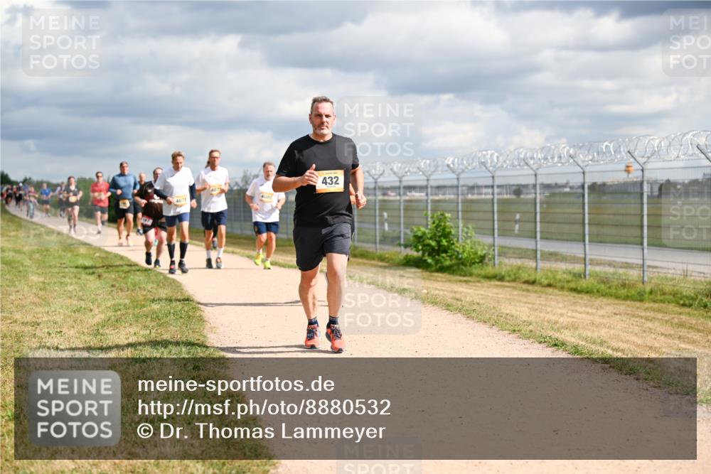 14.09.2025 - Airport Race Dr. Thomas Lammeyer http://msf.ph/oto/8880532 14.09.2025 12:30:58 Laufen 4078, 4080, 432 meine-sportfotos.de