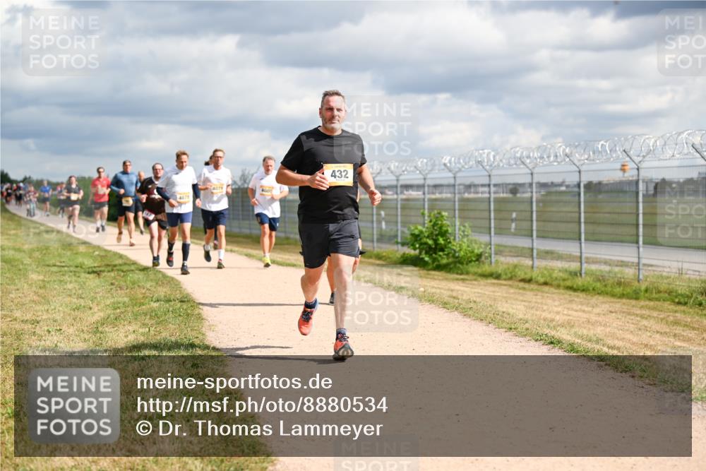 14.09.2025 - Airport Race Dr. Thomas Lammeyer http://msf.ph/oto/8880534 14.09.2025 12:30:59 Laufen 4079, 4080, 4078, 432 meine-sportfotos.de