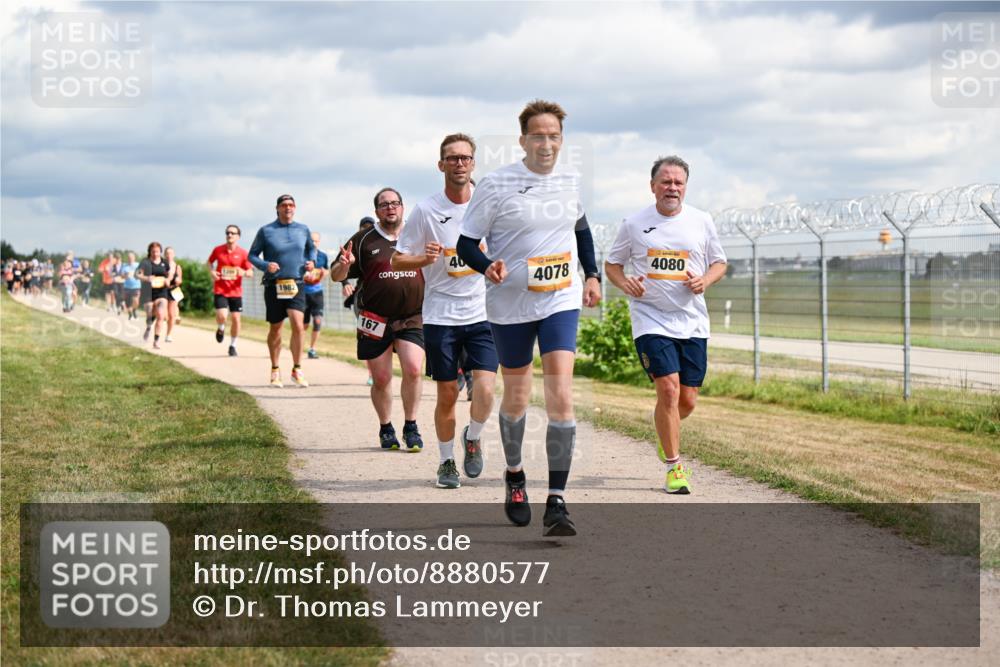 14.09.2025 - Airport Race Dr. Thomas Lammeyer http://msf.ph/oto/8880577 14.09.2025 12:31:03 Laufen 40, 4078, 4080, 1982, 167 meine-sportfotos.de