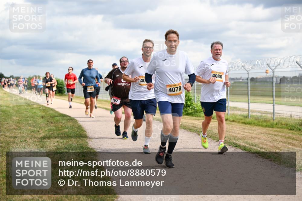 14.09.2025 - Airport Race Dr. Thomas Lammeyer http://msf.ph/oto/8880579 14.09.2025 12:31:03 Laufen 40, 4078, 4080, 1982, 167 meine-sportfotos.de