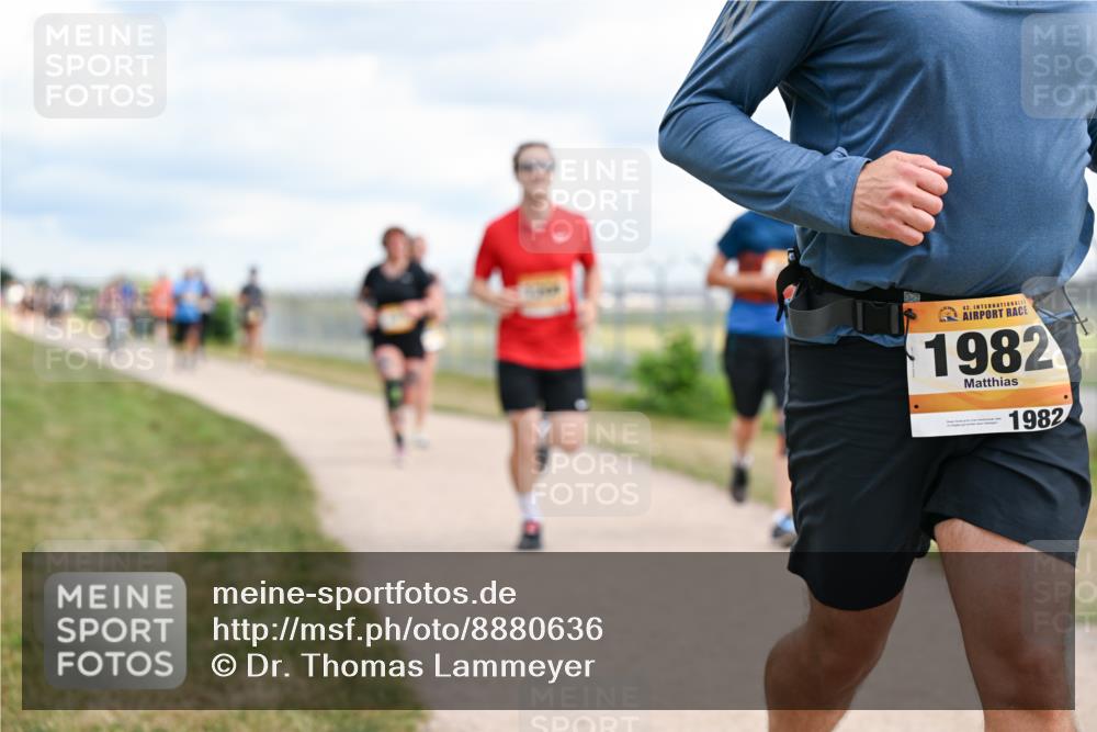 14.09.2025 - Airport Race Dr. Thomas Lammeyer http://msf.ph/oto/8880636 14.09.2025 12:31:09 Laufen 42, 1982, 1982 meine-sportfotos.de