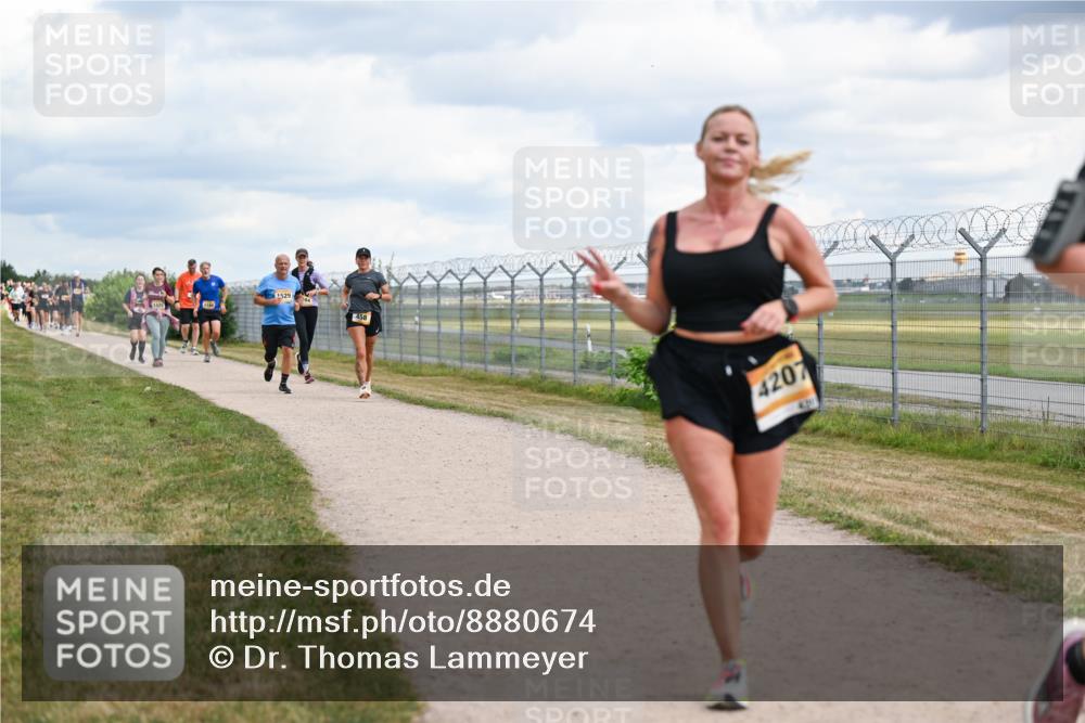 14.09.2025 - Airport Race Dr. Thomas Lammeyer http://msf.ph/oto/8880674 14.09.2025 12:31:13 Laufen 1180, 1529, 458, 4207 meine-sportfotos.de