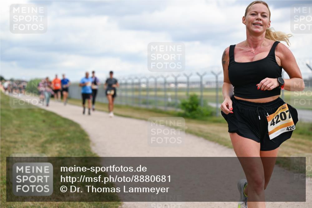 14.09.2025 - Airport Race Dr. Thomas Lammeyer http://msf.ph/oto/8880681 14.09.2025 12:31:14 Laufen 4207, 420 meine-sportfotos.de