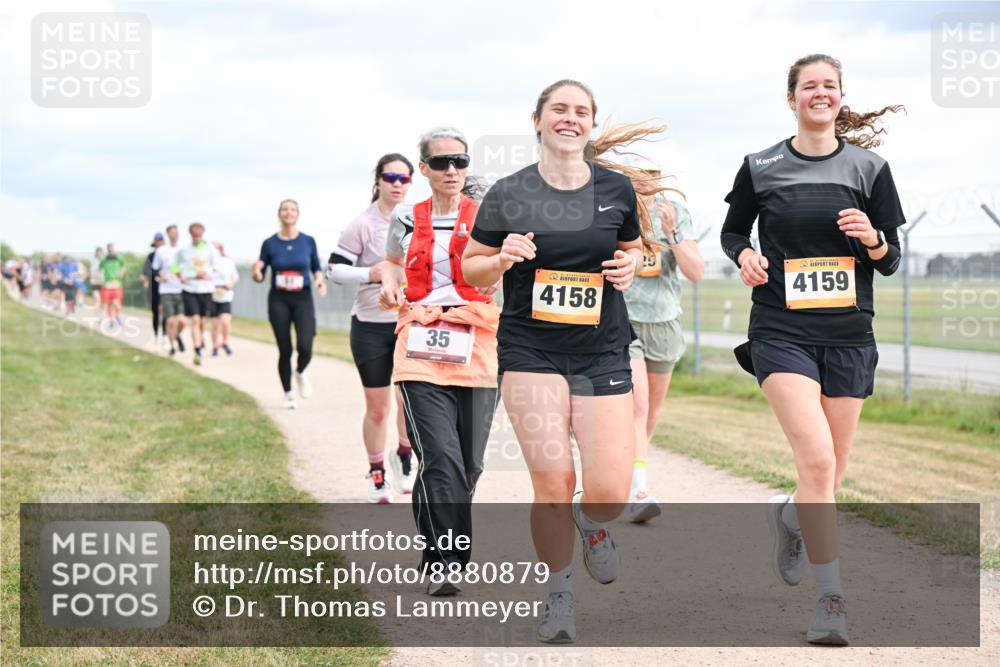 14.09.2025 - Airport Race Dr. Thomas Lammeyer http://msf.ph/oto/8880879 14.09.2025 12:31:44 Laufen 35, 4158, 4159 meine-sportfotos.de