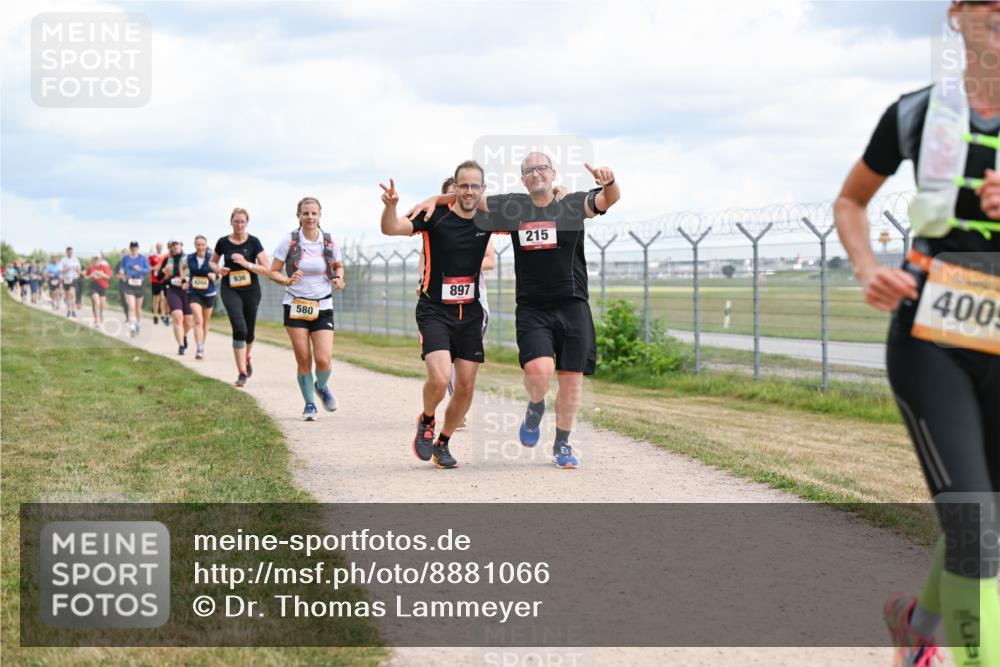 14.09.2025 - Airport Race Dr. Thomas Lammeyer http://msf.ph/oto/8881066 14.09.2025 12:32:10 Laufen 936, 580, 897, 215, 4009 meine-sportfotos.de