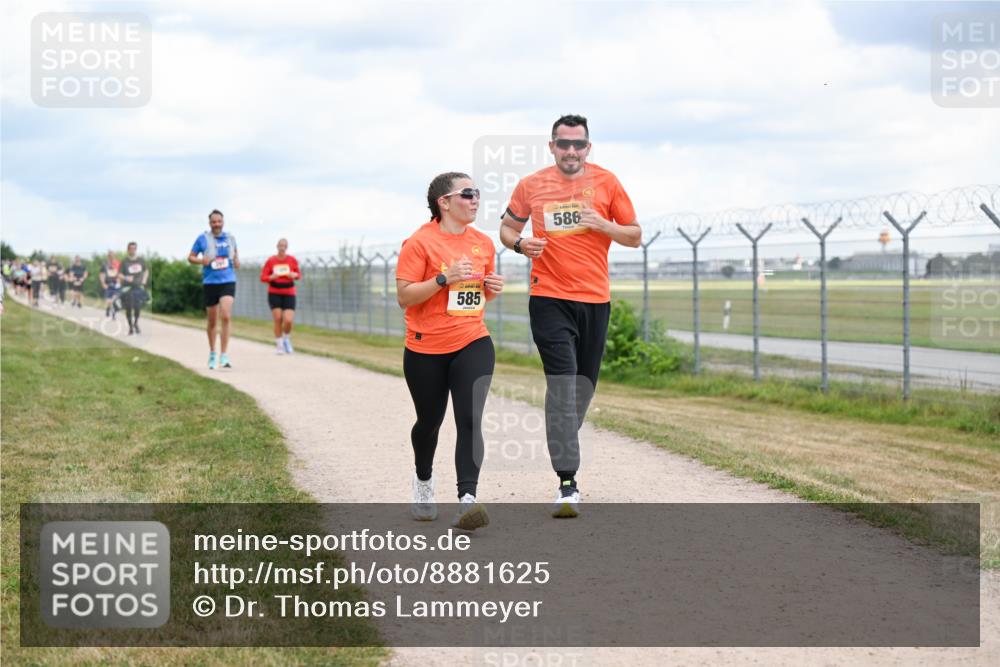 14.09.2025 - Airport Race Dr. Thomas Lammeyer http://msf.ph/oto/8881625 14.09.2025 12:33:33 Laufen 585, 586 meine-sportfotos.de