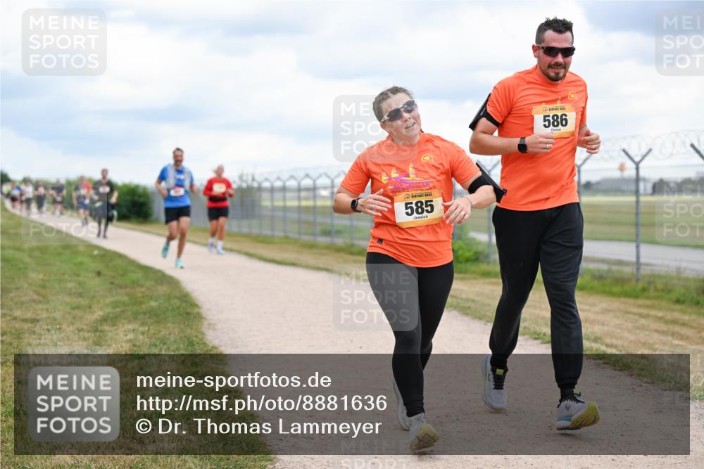 14.09.2025 - Airport Race Dr. Thomas Lammeyer http://msf.ph/oto/8881636 14.09.2025 12:33:34 Laufen 585, 586 meine-sportfotos.de