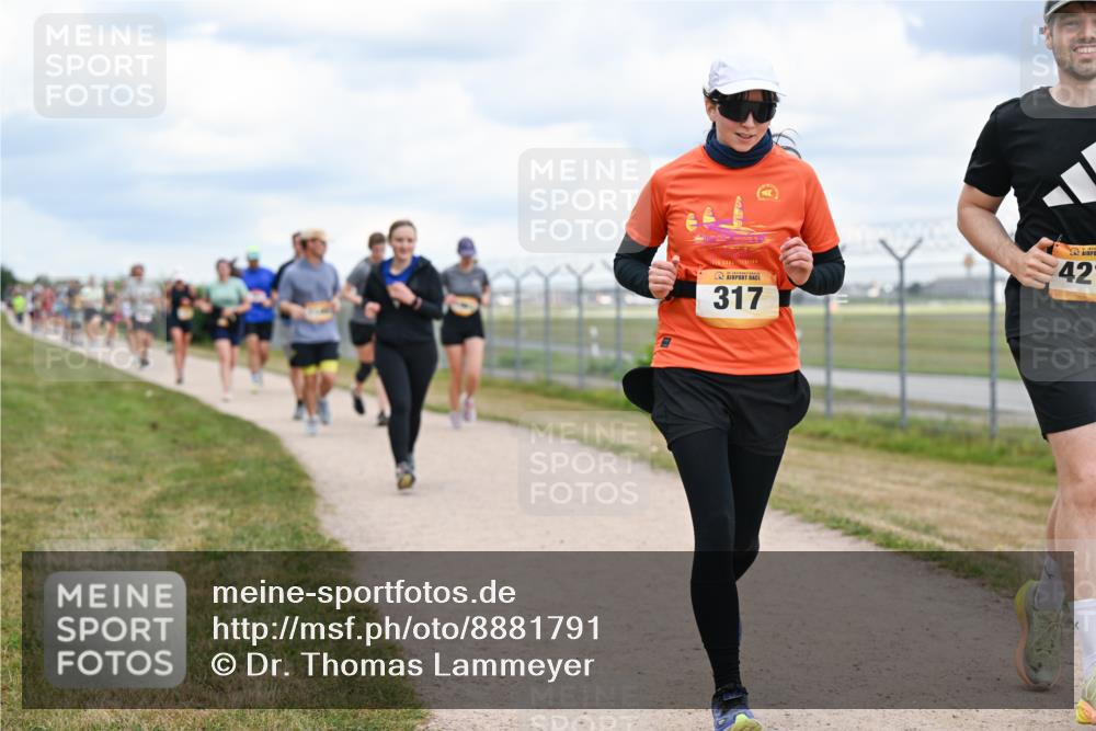 14.09.2025 - Airport Race Dr. Thomas Lammeyer http://msf.ph/oto/8881791 14.09.2025 12:34:01 Laufen 317, 42 meine-sportfotos.de