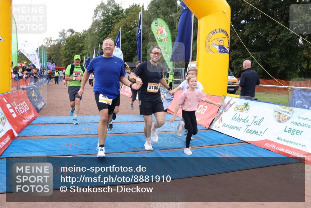14.09.2025 - Airport Race Strokosch-Dieckow http://msf.ph/oto/8881910 14.09.2025 12:43:33 Ziel 203, 210, 460, 464, 561, 604, 660, 1277, 1561, 1723, 2182, 2186 meine-sportfotos.de