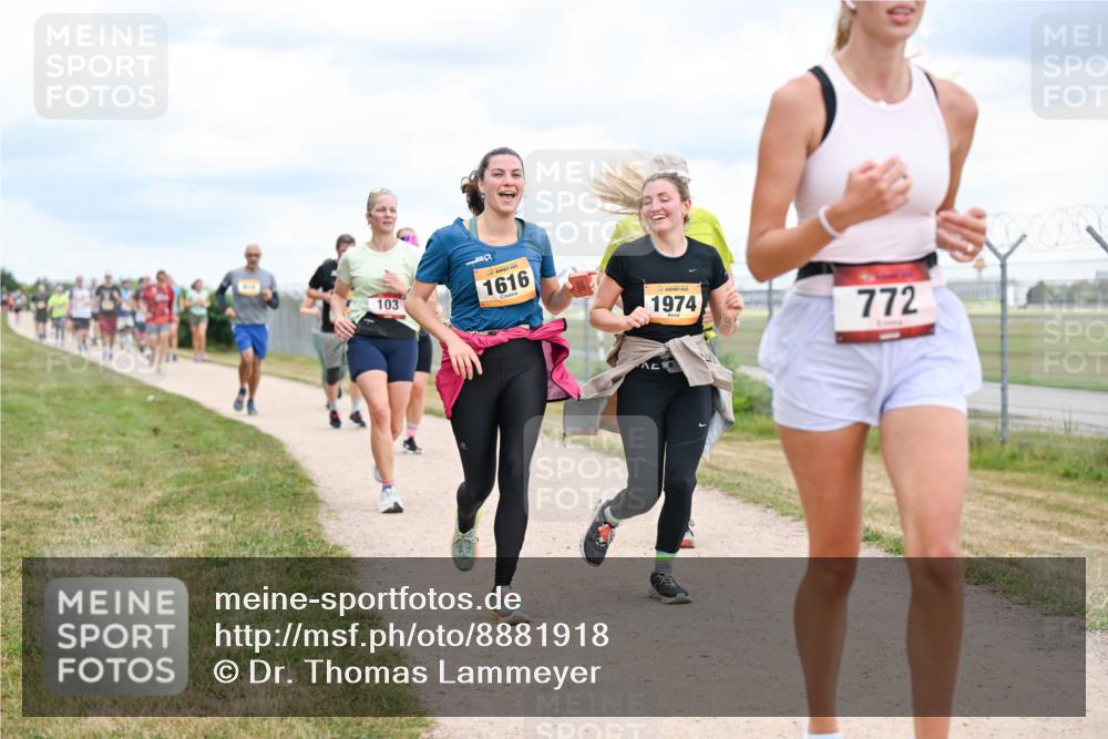 14.09.2025 - Airport Race Dr. Thomas Lammeyer http://msf.ph/oto/8881918 14.09.2025 12:34:15 Laufen 1616, 103, 1974, 772 meine-sportfotos.de
