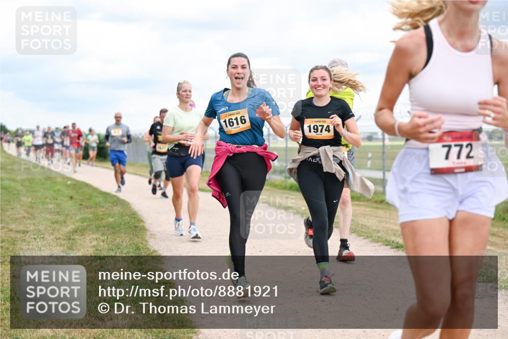 14.09.2025 - Airport Race Dr. Thomas Lammeyer http://msf.ph/oto/8881921 14.09.2025 12:34:16 Laufen 1616, 1974, 772 meine-sportfotos.de