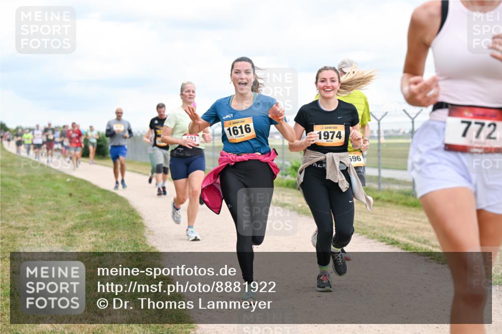 14.09.2025 - Airport Race Dr. Thomas Lammeyer http://msf.ph/oto/8881922 14.09.2025 12:34:16 Laufen 03, 1616, 1974, 696, 772 meine-sportfotos.de