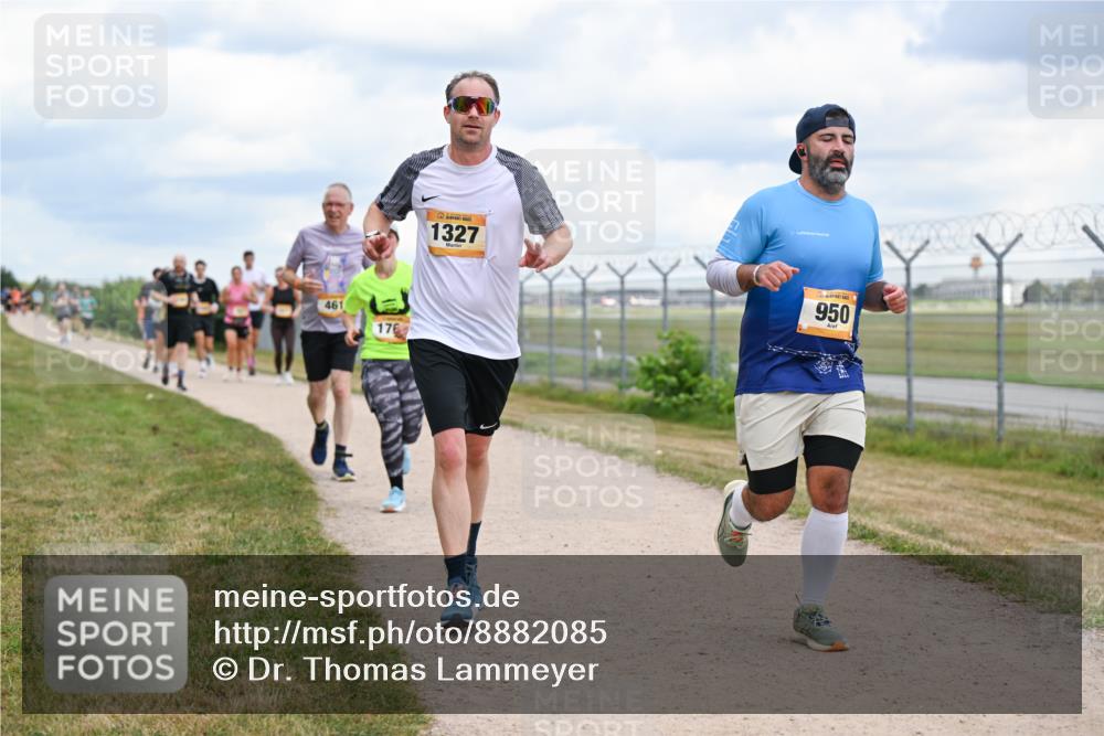 14.09.2025 - Airport Race Dr. Thomas Lammeyer http://msf.ph/oto/8882085 14.09.2025 12:34:33 Laufen 461, 176, 1327, 950 meine-sportfotos.de