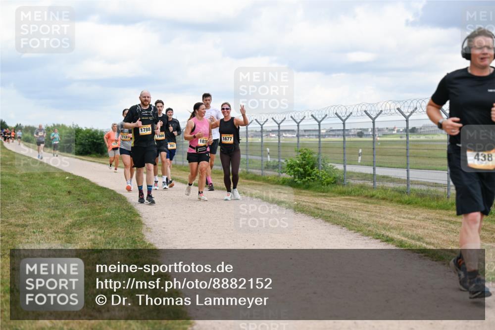14.09.2025 - Airport Race Dr. Thomas Lammeyer http://msf.ph/oto/8882152 14.09.2025 12:34:39 Laufen 1235, 113, 1788, 1986, 352, 1811, 1677, 438 meine-sportfotos.de