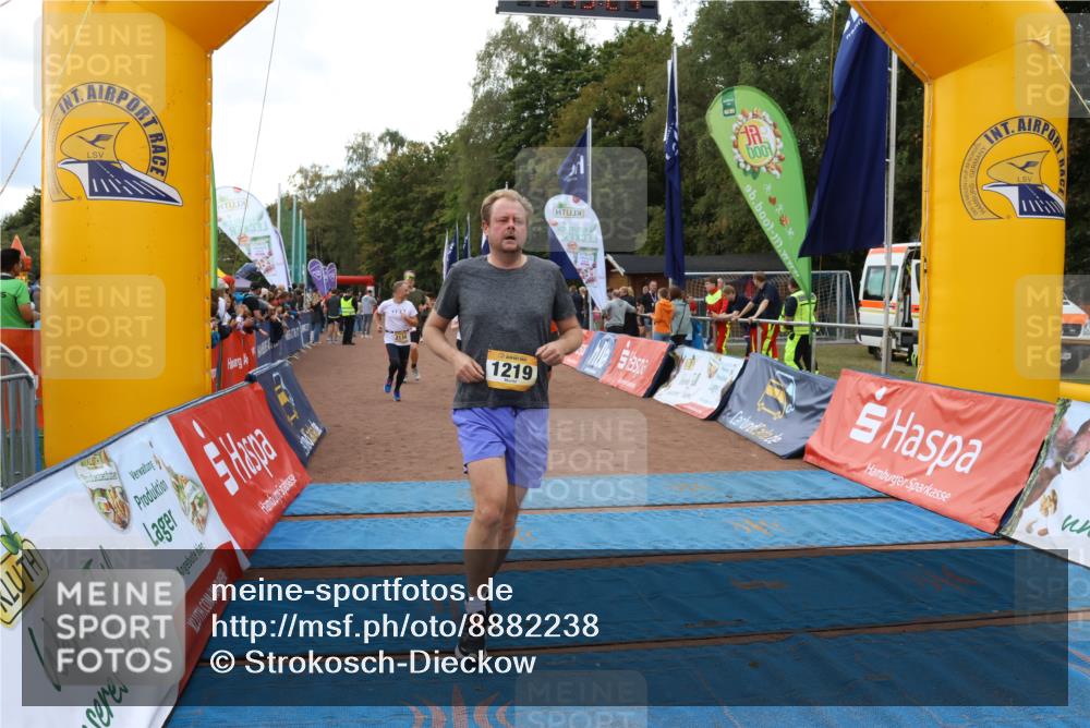 14.09.2025 - Airport Race Strokosch-Dieckow http://msf.ph/oto/8882238 14.09.2025 12:44:01 Ziel 90, 641, 742, 942, 1001, 1031, 1219, 1587, 1656, 1730, 2134 meine-sportfotos.de