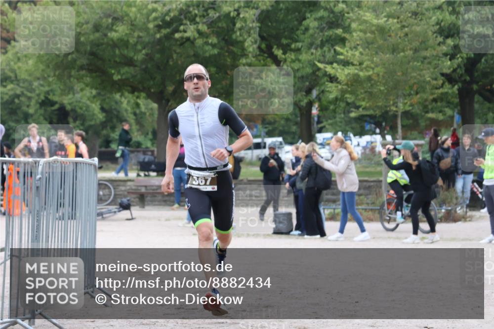14.09.2025 - Stadtparktriathlon Strokosch-Dieckow http://msf.ph/oto/8882434 14.09.2025 09:48:05 Ziel 352, 367 meine-sportfotos.de