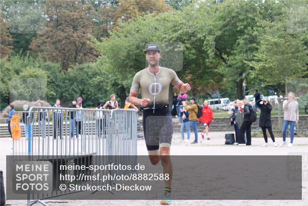 14.09.2025 - Stadtparktriathlon Strokosch-Dieckow http://msf.ph/oto/8882588 14.09.2025 09:49:53 Ziel 337 meine-sportfotos.de