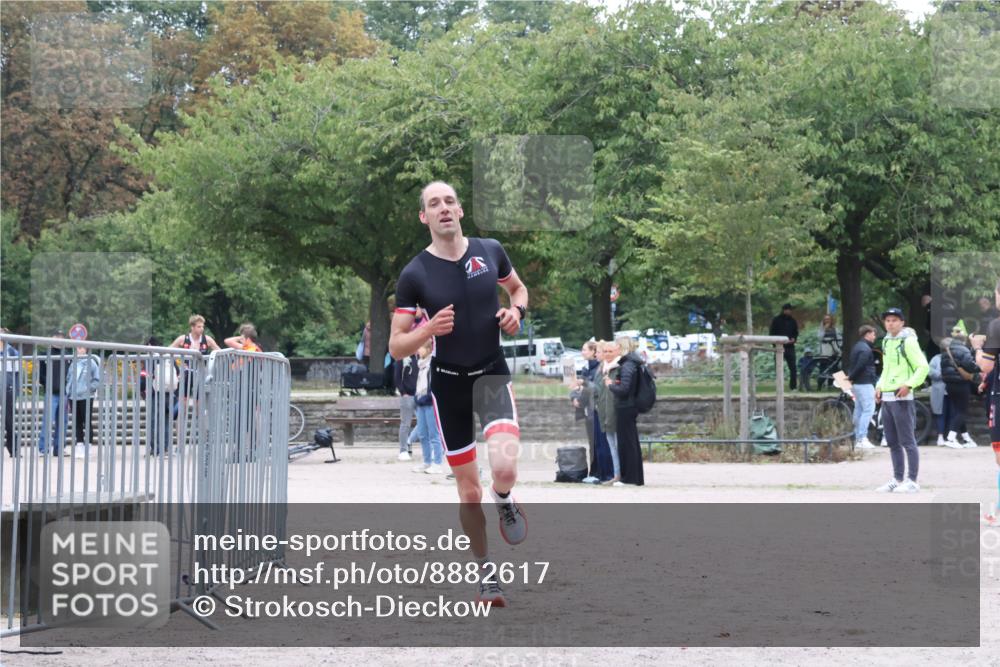 14.09.2025 - Stadtparktriathlon Strokosch-Dieckow http://msf.ph/oto/8882617 14.09.2025 09:50:09 Ziel 372 meine-sportfotos.de