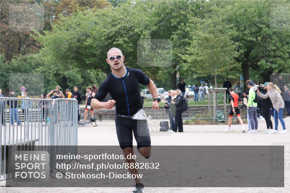 14.09.2025 - Stadtparktriathlon Strokosch-Dieckow http://msf.ph/oto/8882632 14.09.2025 09:50:32 Ziel 303, 348 meine-sportfotos.de