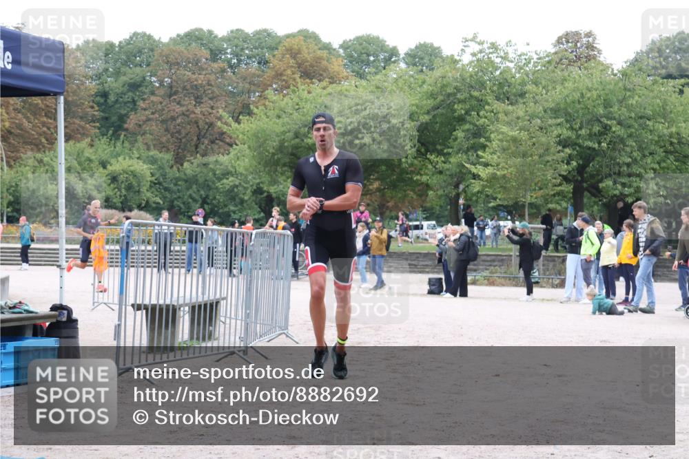 14.09.2025 - Stadtparktriathlon Strokosch-Dieckow http://msf.ph/oto/8882692 14.09.2025 09:51:00 Ziel 336, 369, 376, 378 meine-sportfotos.de