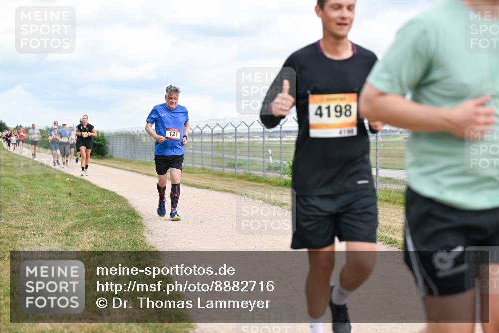 14.09.2025 - Airport Race Dr. Thomas Lammeyer http://msf.ph/oto/8882716 14.09.2025 12:35:48 Laufen 121, 4198, 4150 meine-sportfotos.de