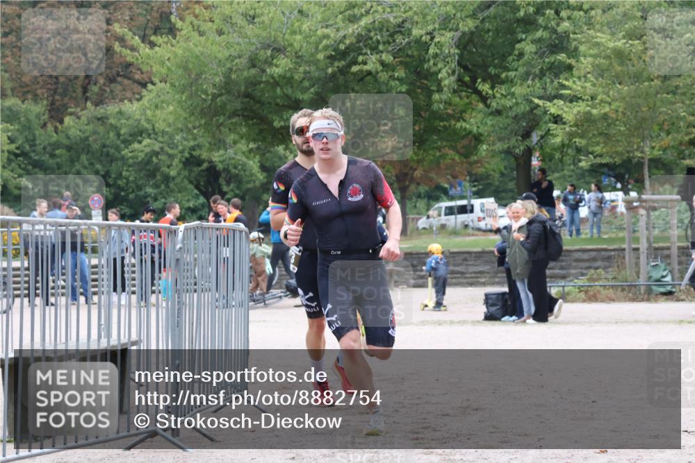 14.09.2025 - Stadtparktriathlon Strokosch-Dieckow http://msf.ph/oto/8882754 14.09.2025 09:51:41 Ziel 323, 325 meine-sportfotos.de