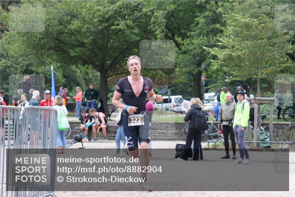 14.09.2025 - Stadtparktriathlon Strokosch-Dieckow http://msf.ph/oto/8882904 14.09.2025 09:55:19 Ziel 322 meine-sportfotos.de