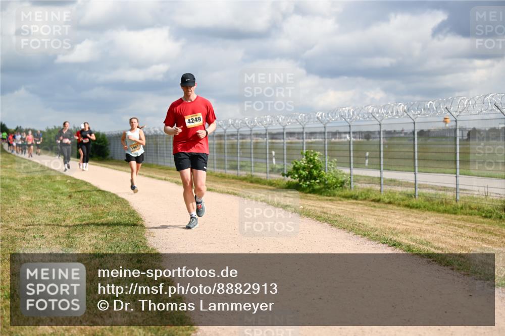 14.09.2025 - Airport Race Dr. Thomas Lammeyer http://msf.ph/oto/8882913 14.09.2025 12:36:15 Laufen 4249, 1987 meine-sportfotos.de