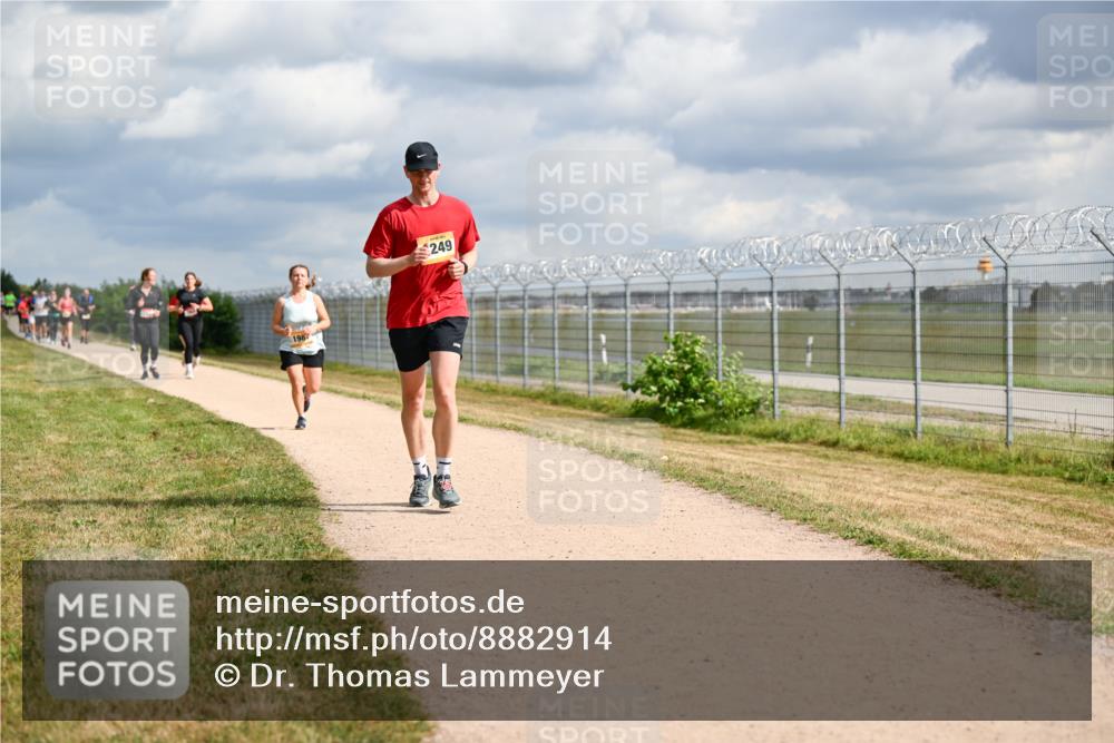 14.09.2025 - Airport Race Dr. Thomas Lammeyer http://msf.ph/oto/8882914 14.09.2025 12:36:15 Laufen 198, 249 meine-sportfotos.de