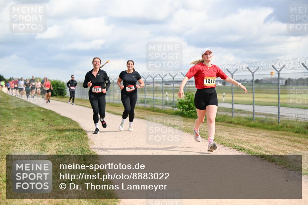 14.09.2025 - Airport Race Dr. Thomas Lammeyer http://msf.ph/oto/8883022 14.09.2025 12:36:24 Laufen 1212, 782, 763 meine-sportfotos.de
