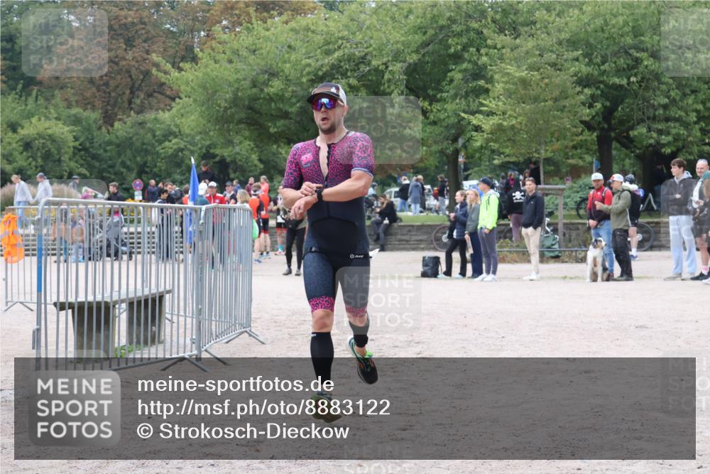 14.09.2025 - Stadtparktriathlon Strokosch-Dieckow http://msf.ph/oto/8883122 14.09.2025 10:00:10 Ziel 422 meine-sportfotos.de