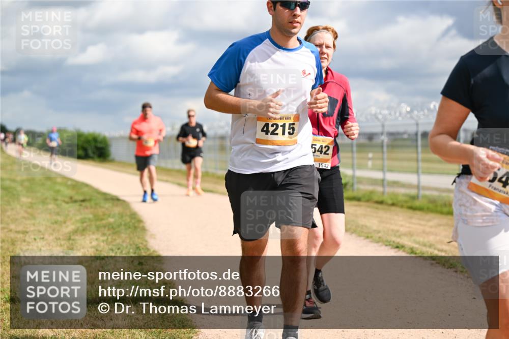 14.09.2025 - Airport Race Dr. Thomas Lammeyer http://msf.ph/oto/8883266 14.09.2025 12:36:45 Laufen 4215, 542, 1542, 54 meine-sportfotos.de