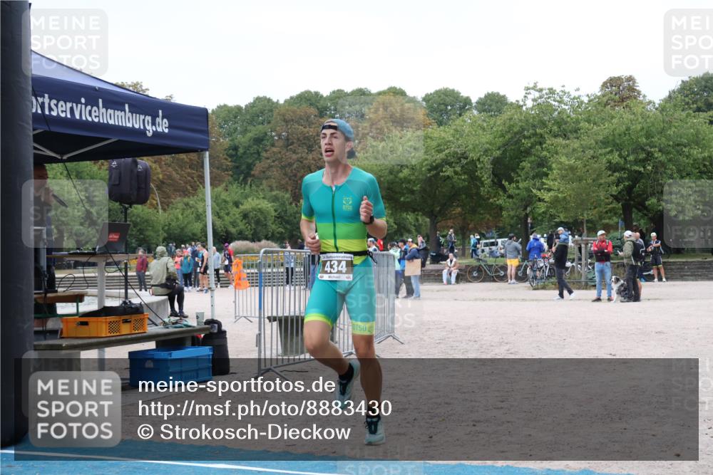 14.09.2025 - Stadtparktriathlon Strokosch-Dieckow http://msf.ph/oto/8883430 14.09.2025 10:09:16 Ziel 434 meine-sportfotos.de