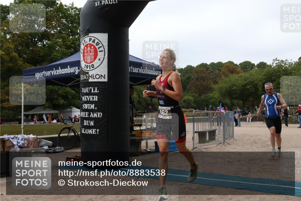 14.09.2025 - Stadtparktriathlon Strokosch-Dieckow http://msf.ph/oto/8883538 14.09.2025 10:11:34 Ziel 391, 462 meine-sportfotos.de