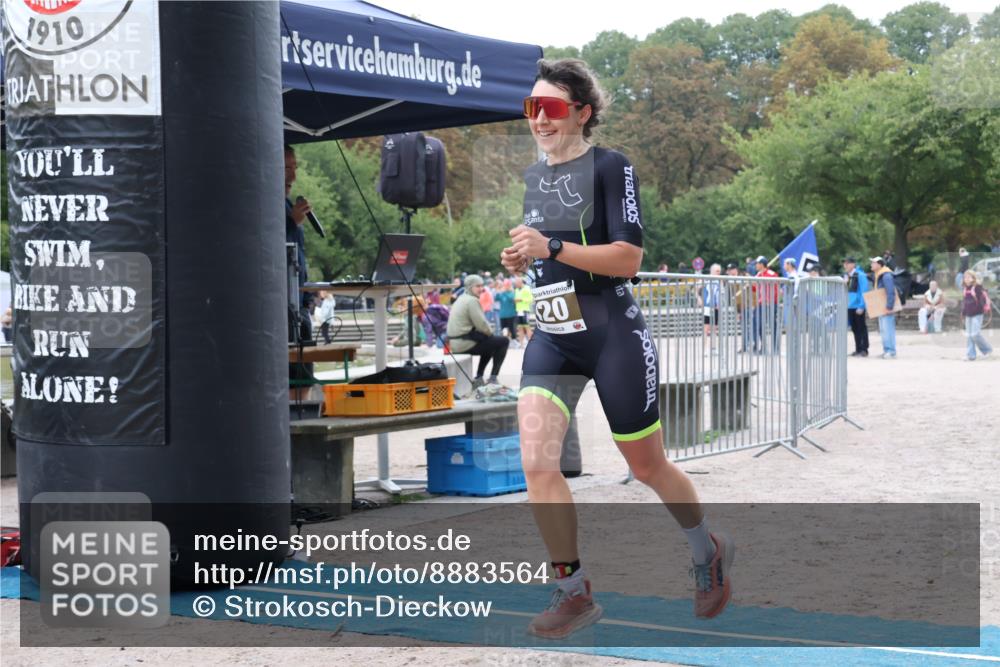 14.09.2025 - Stadtparktriathlon Strokosch-Dieckow http://msf.ph/oto/8883564 14.09.2025 10:13:50 Ziel 420 meine-sportfotos.de