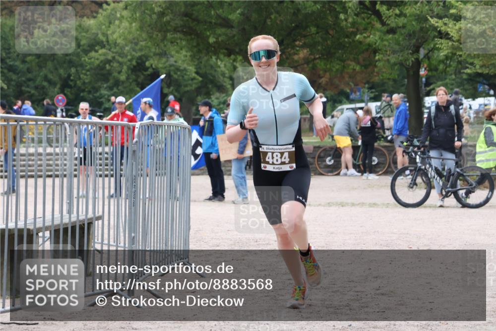 14.09.2025 - Stadtparktriathlon Strokosch-Dieckow http://msf.ph/oto/8883568 14.09.2025 10:14:20 Ziel 484 meine-sportfotos.de