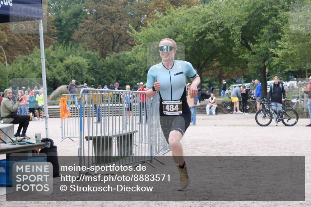 14.09.2025 - Stadtparktriathlon Strokosch-Dieckow http://msf.ph/oto/8883571 14.09.2025 10:14:20 Ziel 484 meine-sportfotos.de
