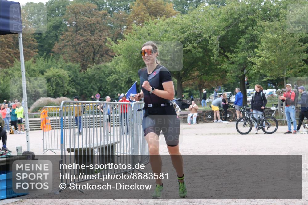 14.09.2025 - Stadtparktriathlon Strokosch-Dieckow http://msf.ph/oto/8883581 14.09.2025 10:14:44 Ziel 468 meine-sportfotos.de