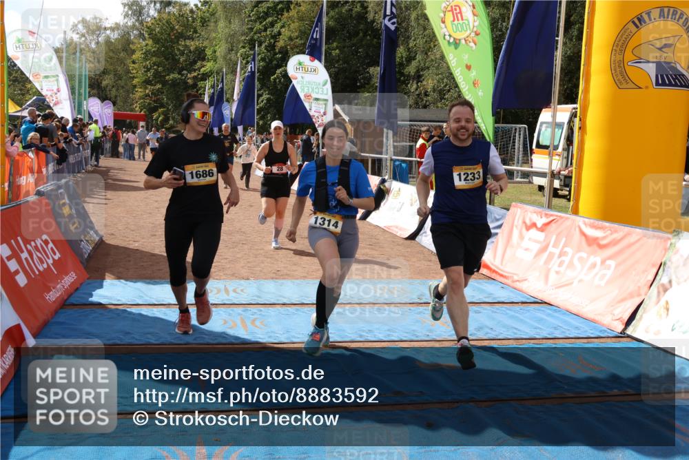 14.09.2025 - Airport Race Strokosch-Dieckow http://msf.ph/oto/8883592 14.09.2025 12:46:43 Ziel 28, 185, 337, 1233, 1314, 1586, 1670, 1686, 2028, 2139, 4078, 4079, 4080, 4207 meine-sportfotos.de