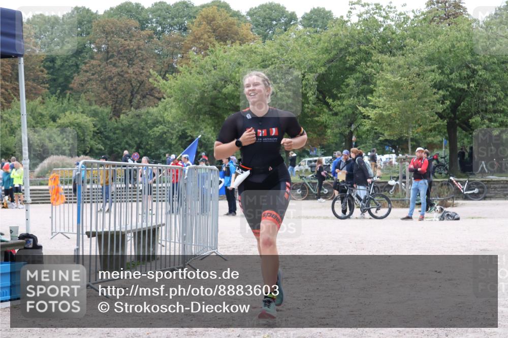 14.09.2025 - Stadtparktriathlon Strokosch-Dieckow http://msf.ph/oto/8883603 14.09.2025 10:14:58 Ziel 478 meine-sportfotos.de