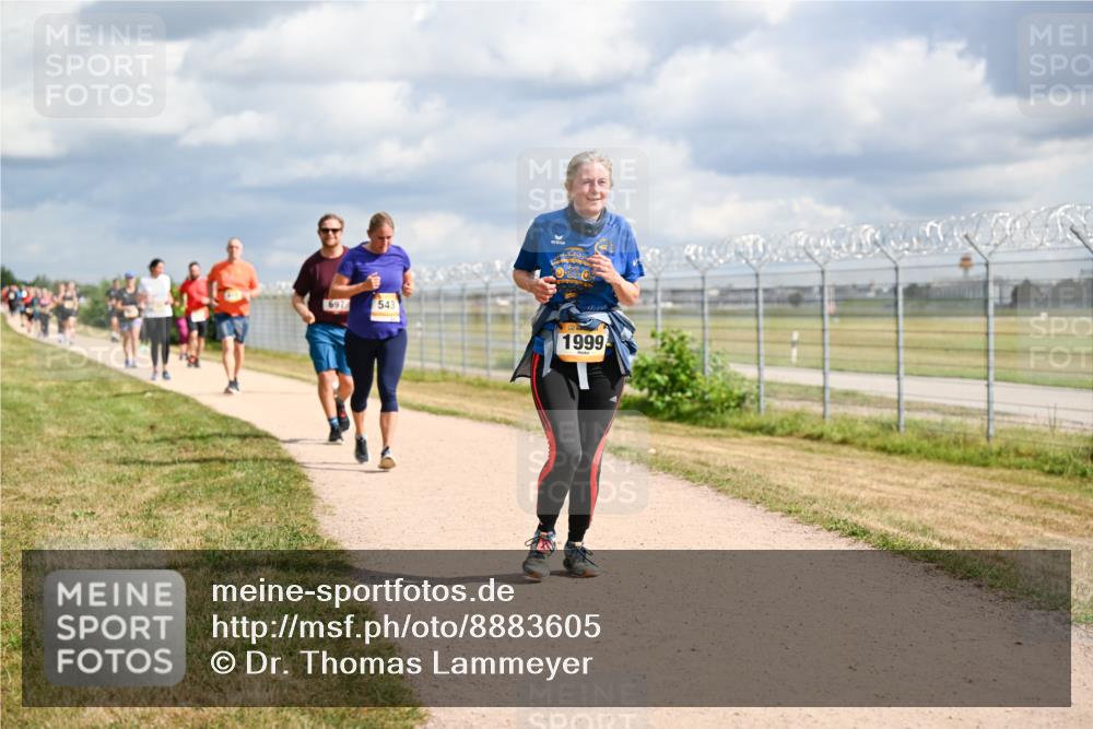 14.09.2025 - Airport Race Dr. Thomas Lammeyer http://msf.ph/oto/8883605 14.09.2025 12:37:47 Laufen 697, 543, 1999 meine-sportfotos.de