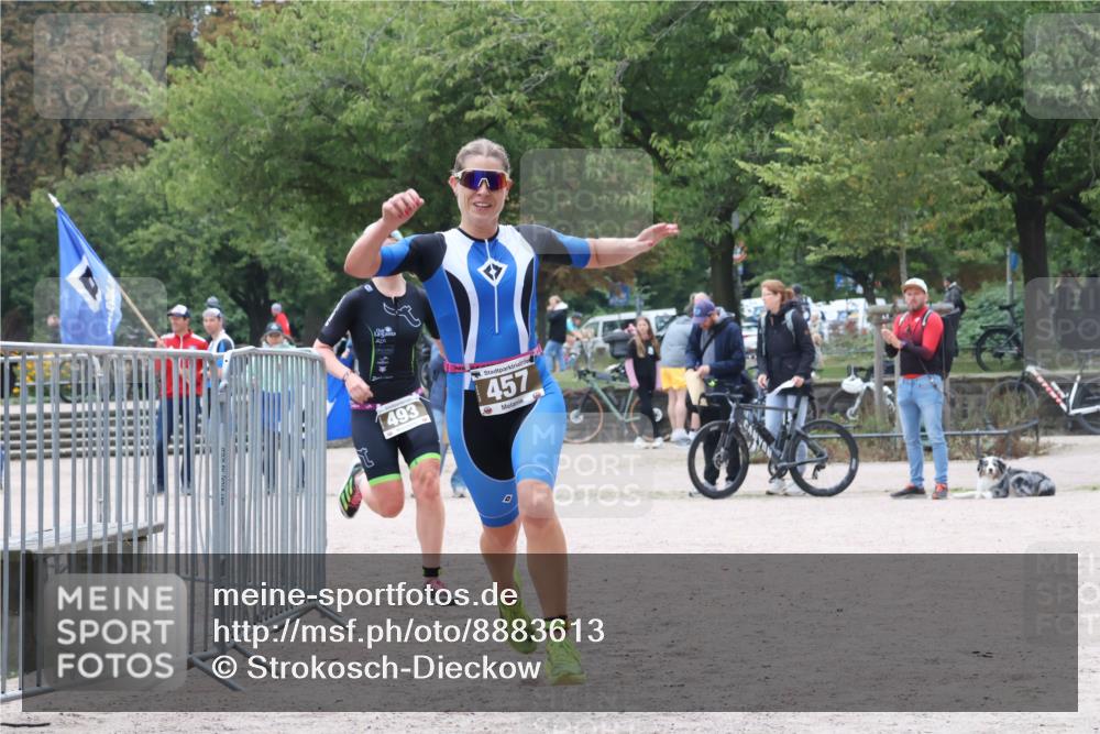 14.09.2025 - Stadtparktriathlon Strokosch-Dieckow http://msf.ph/oto/8883613 14.09.2025 10:15:19 Ziel 457, 493 meine-sportfotos.de
