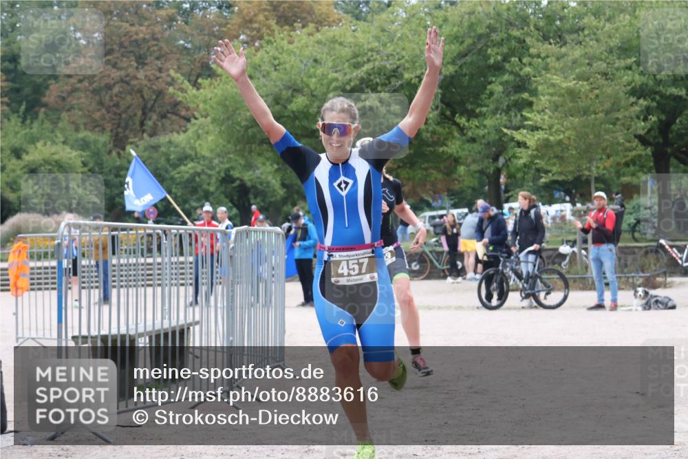 14.09.2025 - Stadtparktriathlon Strokosch-Dieckow http://msf.ph/oto/8883616 14.09.2025 10:15:20 Ziel 457, 493 meine-sportfotos.de